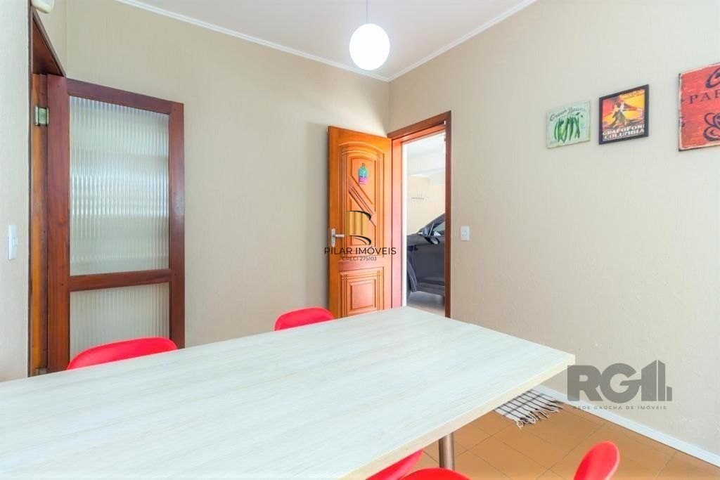 Casa de 380m², bairro Guarujá