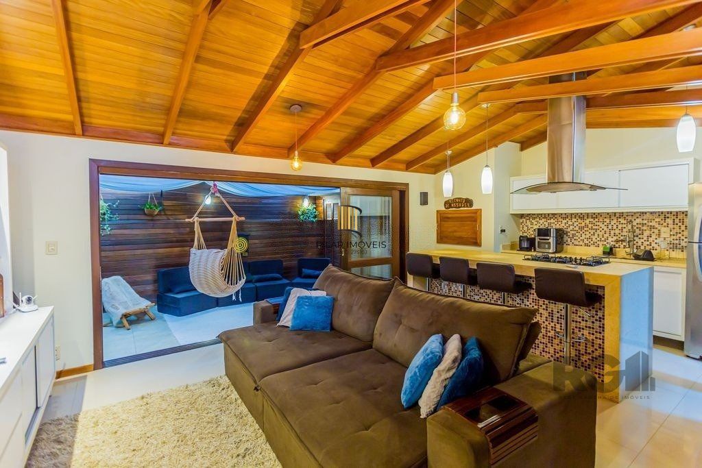 Casa em condomínio de 155m², 3 dormitórios, 4 vagas no bairro Espírito Santo
