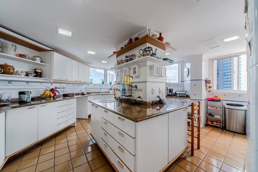 Cobertura para Venda - 412m², 4 dormitórios, sendo 3 suites, 2 vagas - Moinhos de Vento