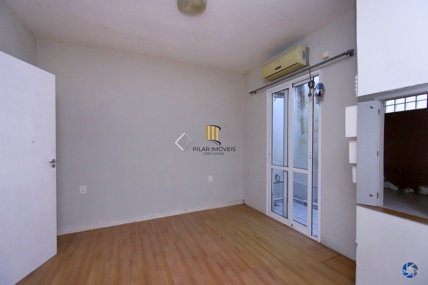 Casa com Edícula nos fundos, total de 5 dormitórios no Bairro gloria.
