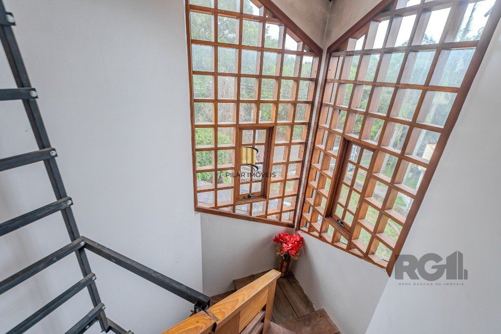 Casa 400m² - 5 dormitórios, 4 vagas no bairro Vila Jardim
