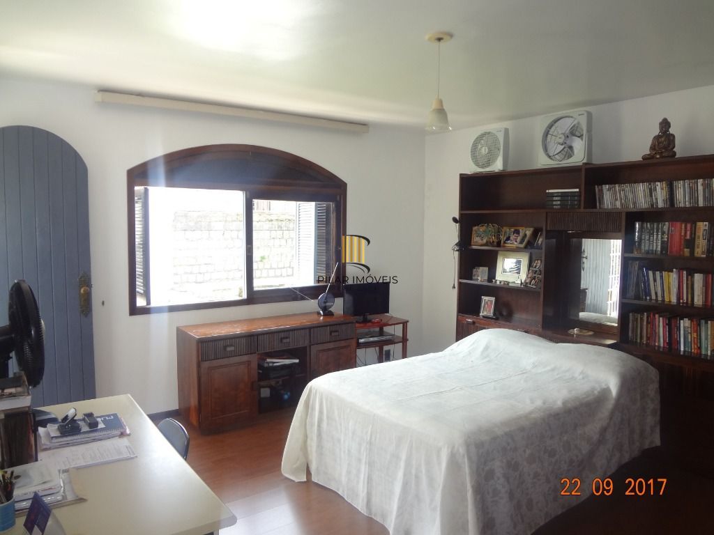 Casa para Venda - 365m², 4 dormitórios, sendo 2 suites, 6 vagas - Nonoai