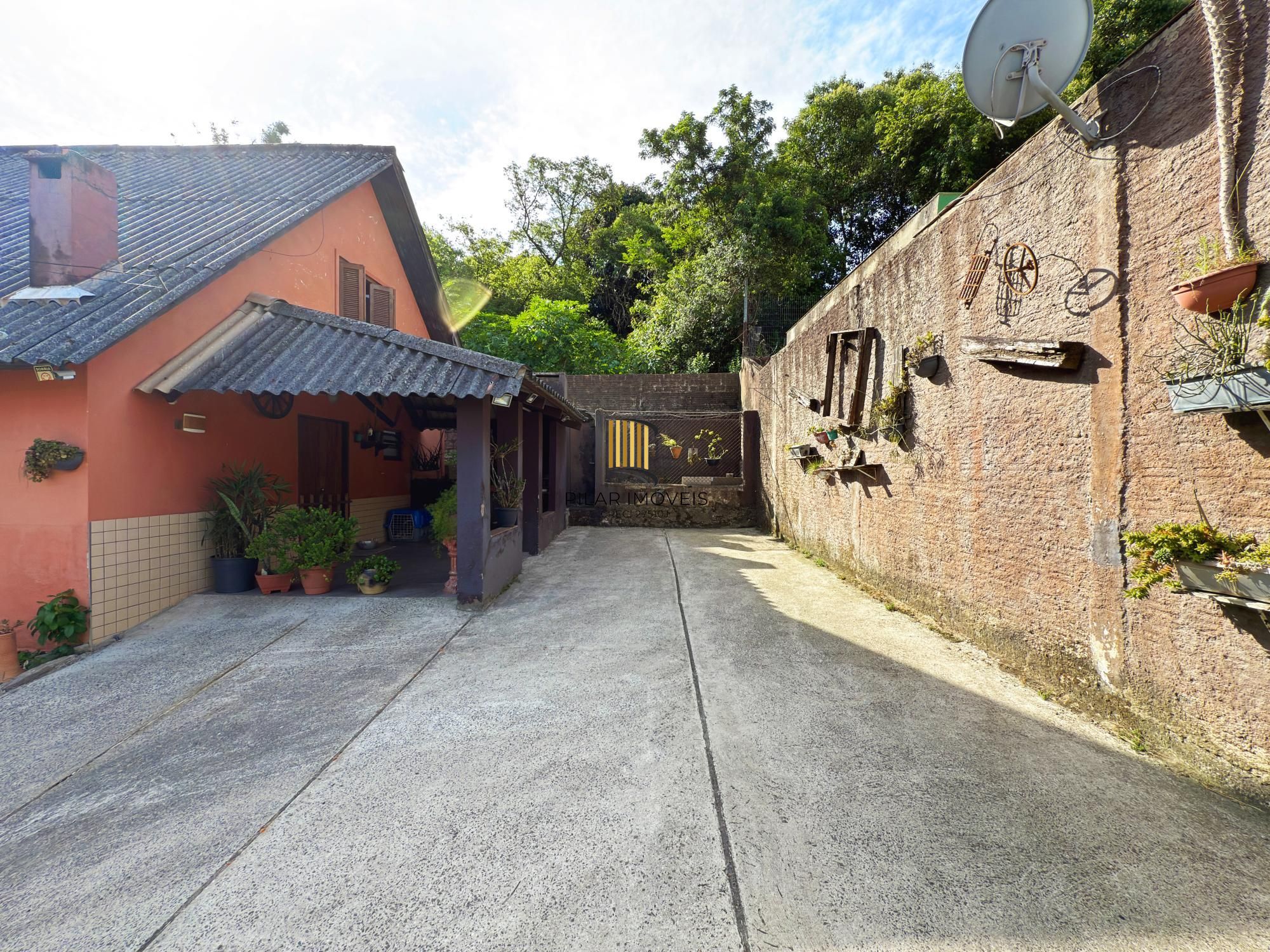 Casa residencial, 2 dormitórios no bairro Teresópolis