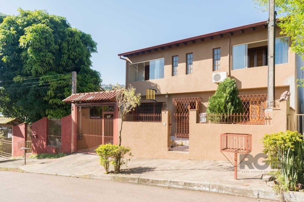 Casa de 4 quartos com 265m², no bairro Cavalhada