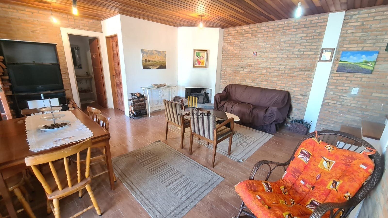 Casa com 4 dormitórios, 2 vagas e 300m² á venda