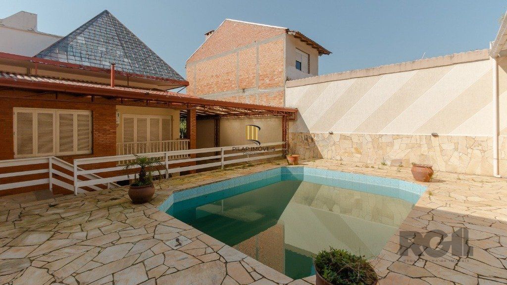 Casa com 4 dormitórios, 4 vagas no bairro Vila Jardim