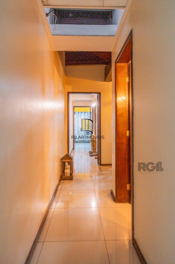 Casa 4 dormitórios no bairro Nonoai