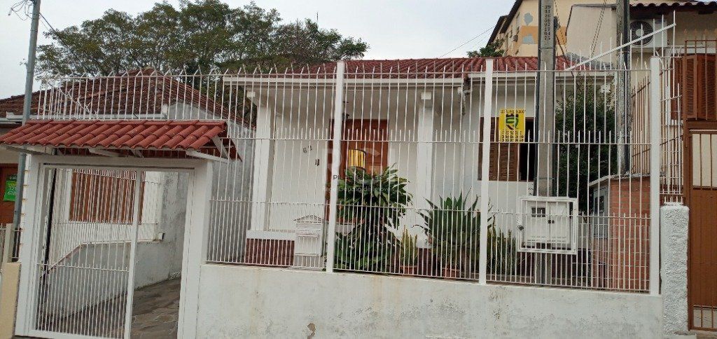Casa para Venda - 95m², 2 dormitórios, 3 vagas - Teresópolis