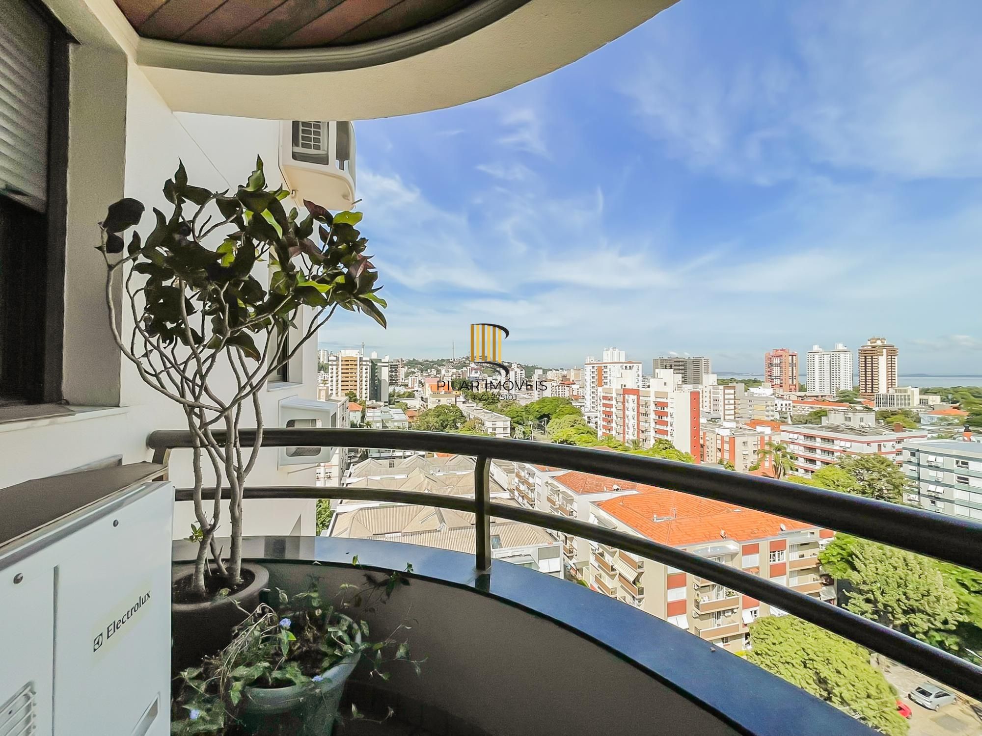 Lindo apartamento 03 dormitórios, duas vagas Coração Menino Deus