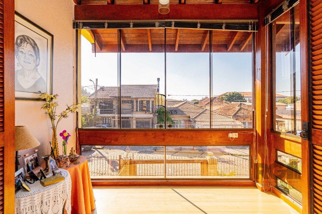 Casa de 4 dormitórios 304m² no bairro Jardim Lindóia