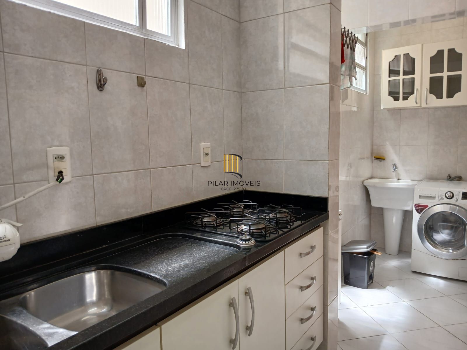 Apartamento de 02 dormitórios no bairro Independencia em Porto Alegre /RS.