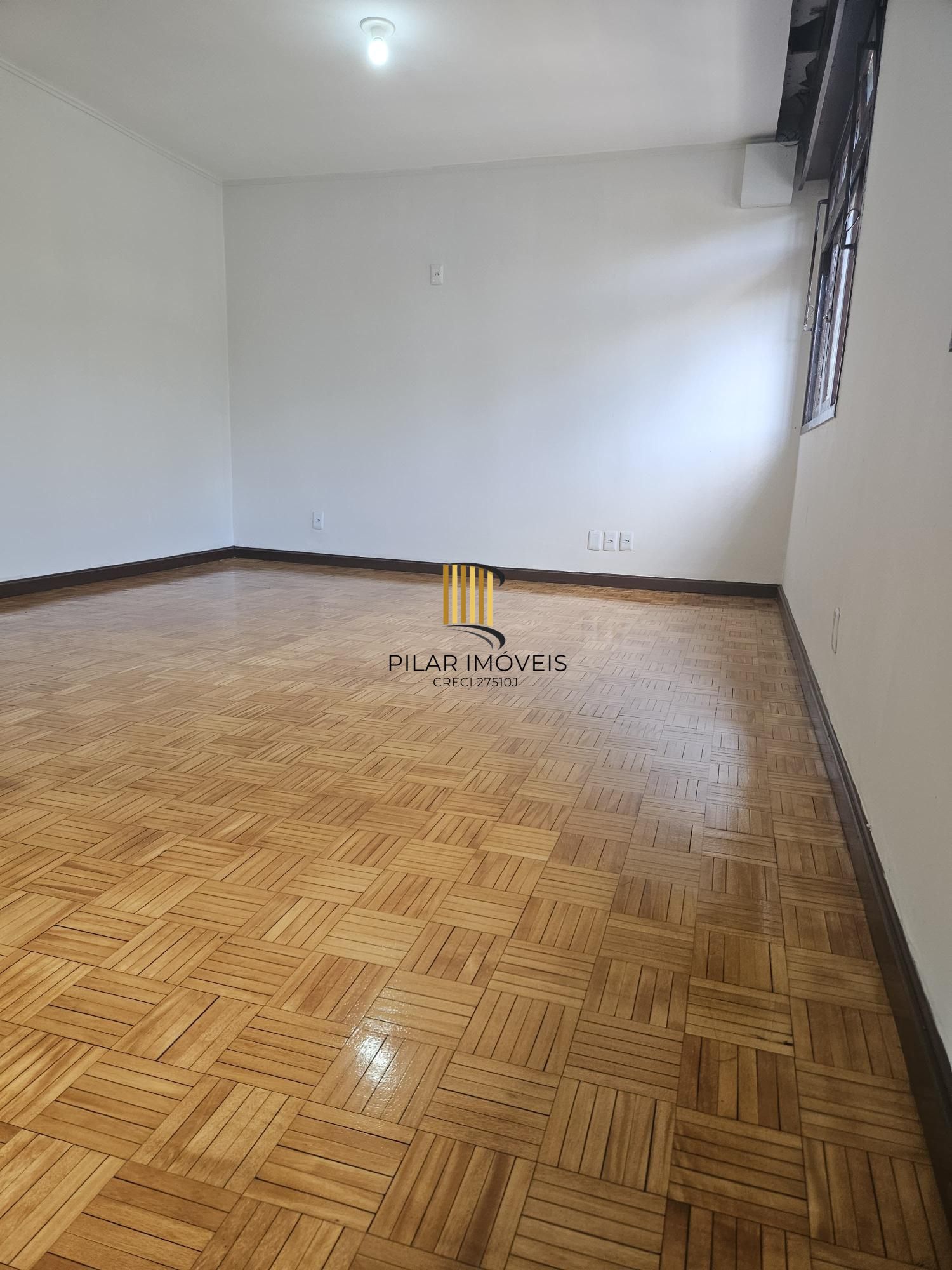 Casa toda reformada na avenida nonoai