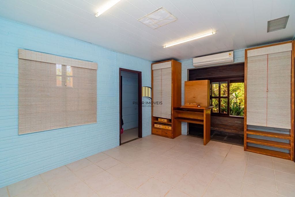 Casa de 3 dormitórios, no Bairro Ponta Grossa - Porto Alegre
