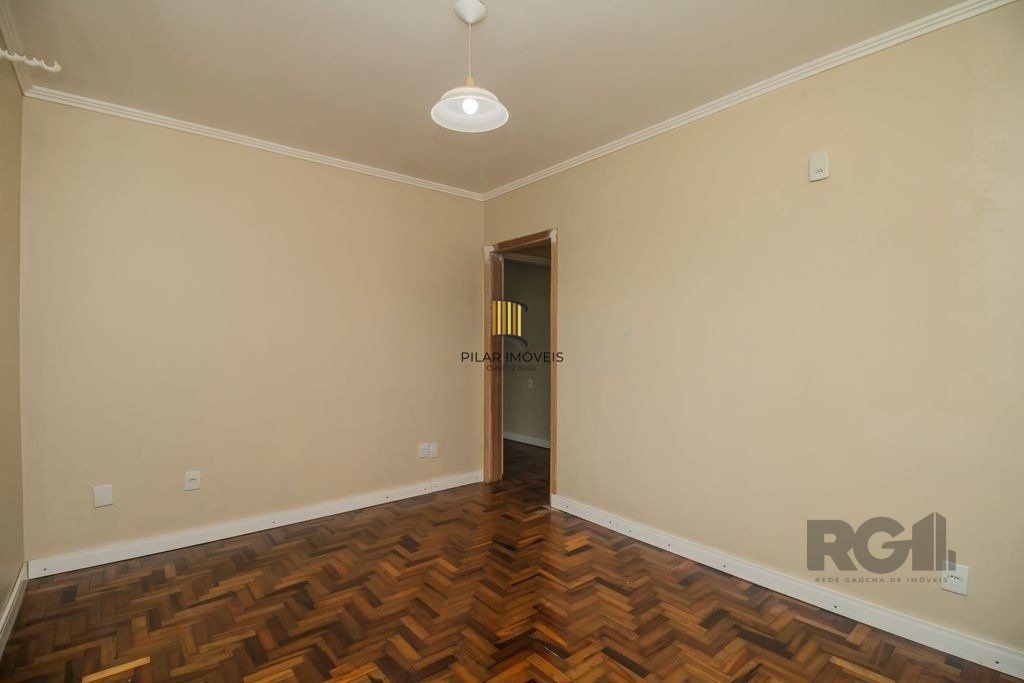 Excelente casa de 389,53m² com 8 dormitórios e 3 vagas.