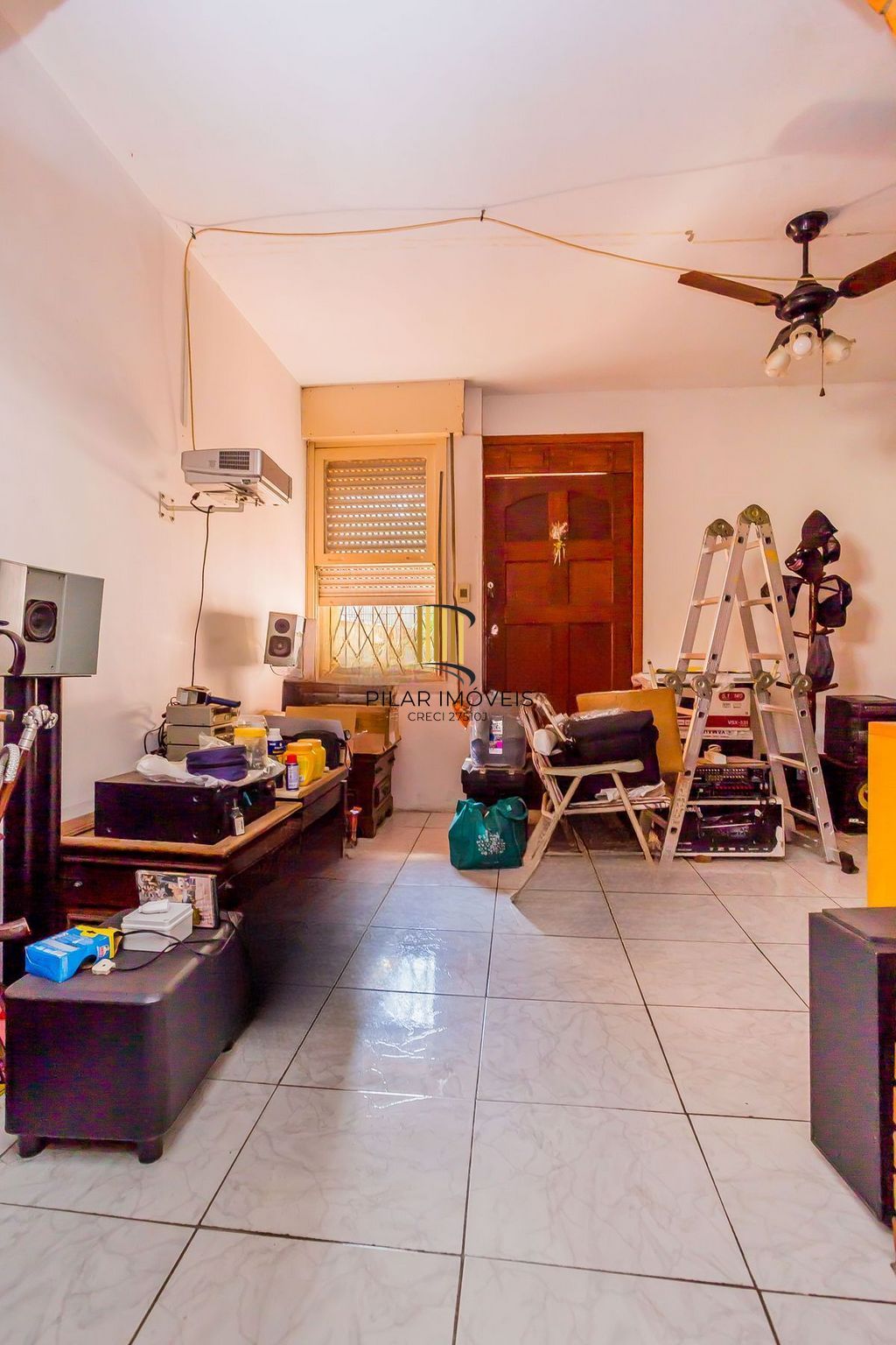 Casa de 6 dormitórios à venda No Bairro Jardim do Salso - Porto Alegre