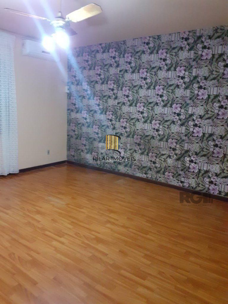Casa 3 dormitórios no bairro Medianeira