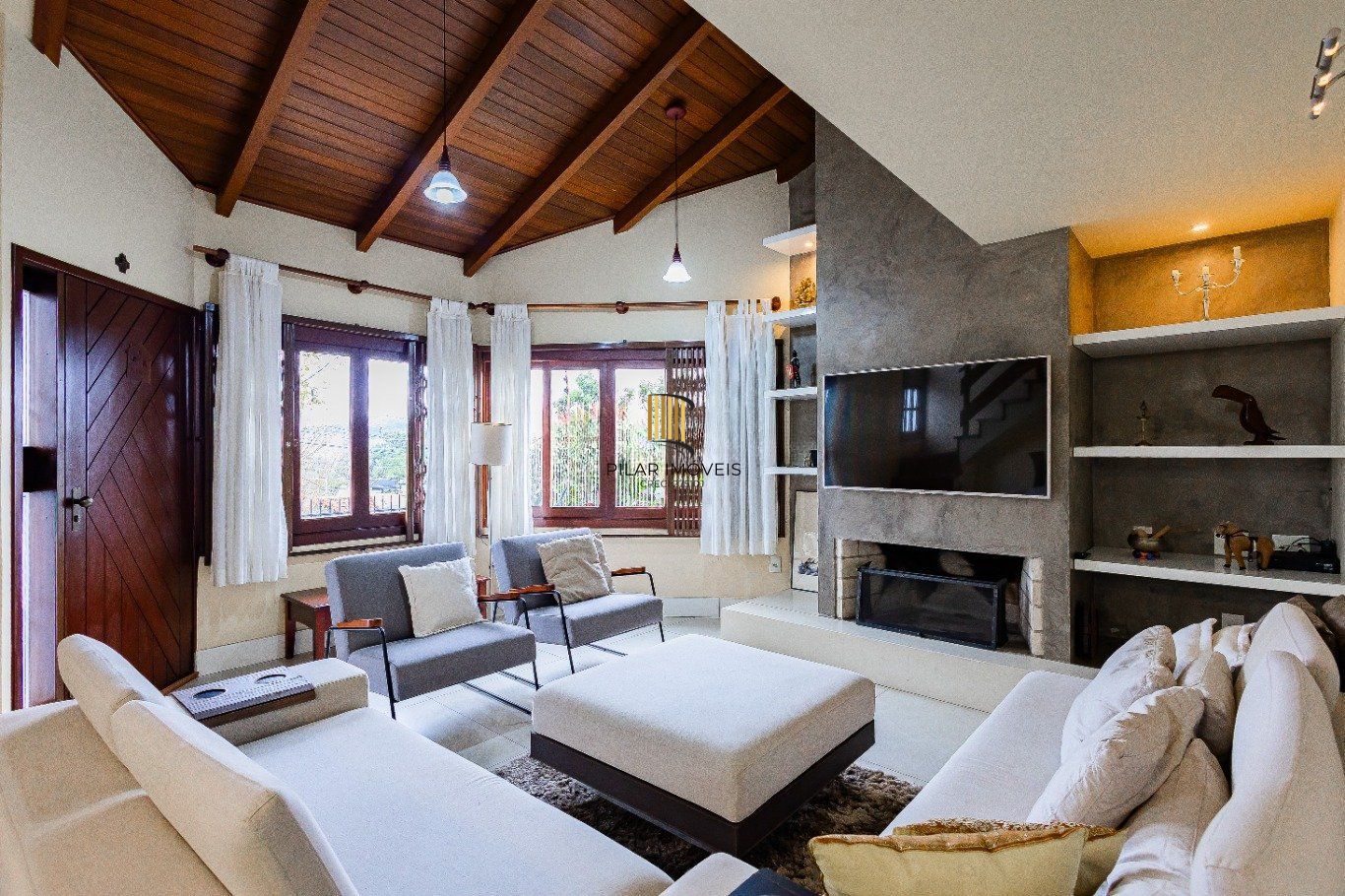 Casa de 4 dormitórios e 208m² à venda no Bairro Jardim Botânico, Porto Alegre.