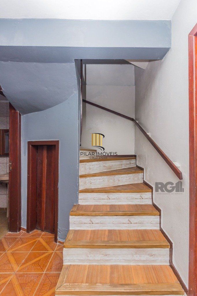Casa de 5 dormitórios no bairro Sarandi