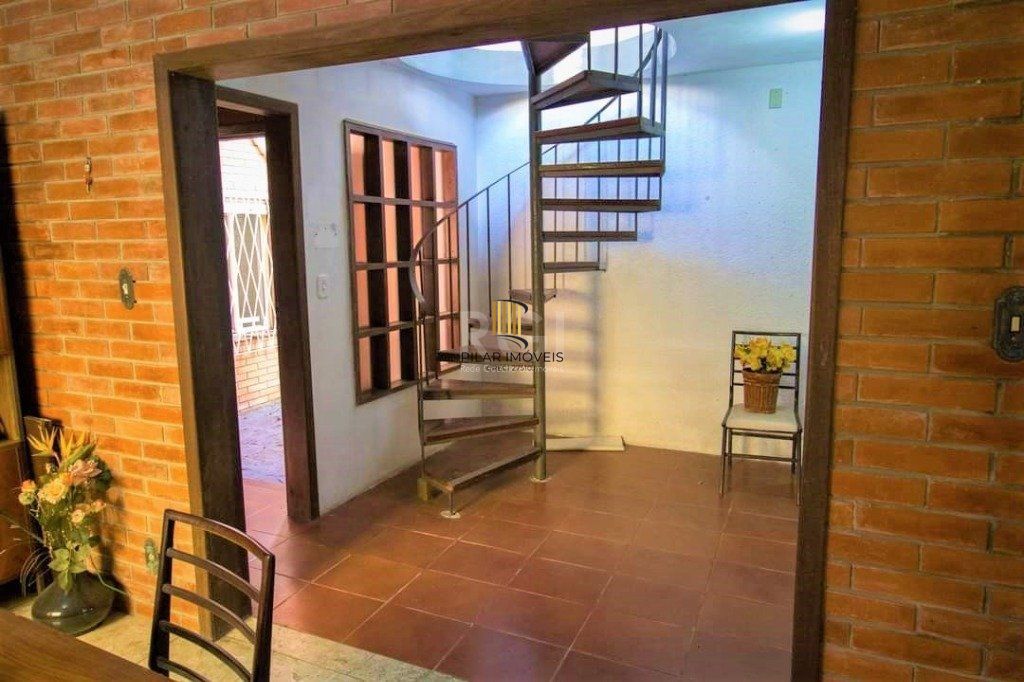 Casa para Venda - 287m², 3 dormitórios, sendo 2 suites, 4 vagas - Nonoai