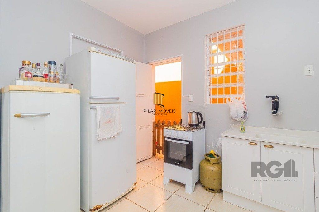 Casa com 99,73m², 2 dormitórios, 2 vagas no bairro Floresta