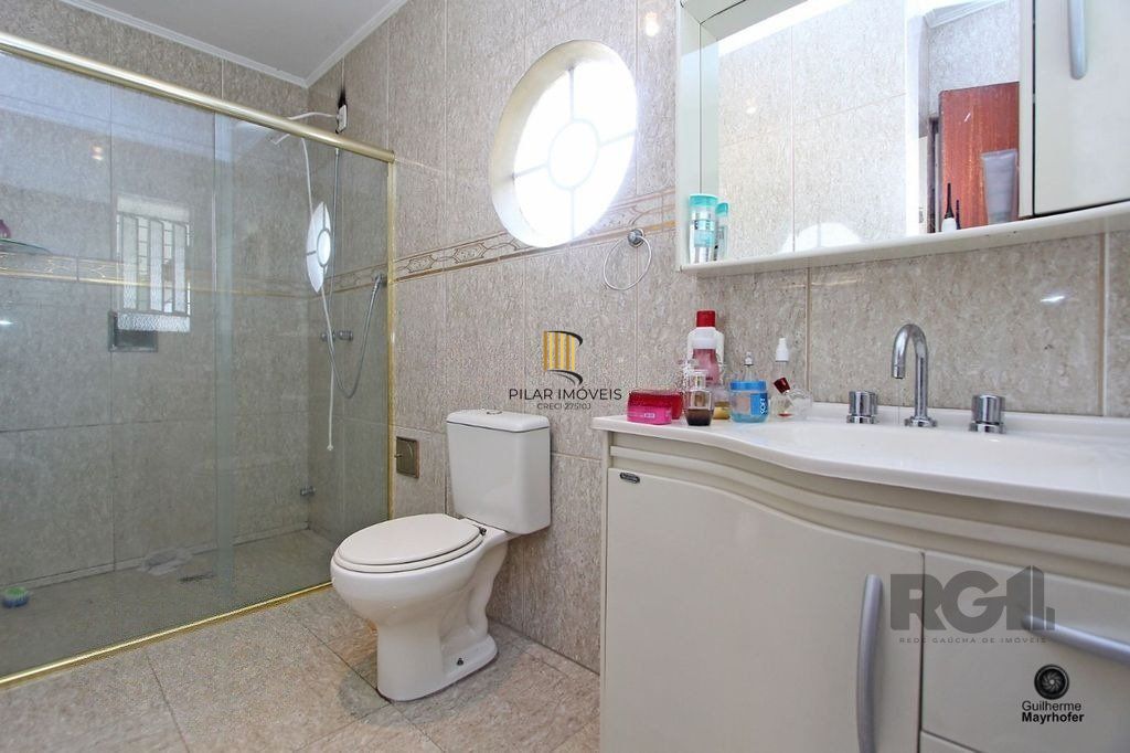Casa com 5 suítes, 7 banheiros, 4 vagas no bairro Partenon