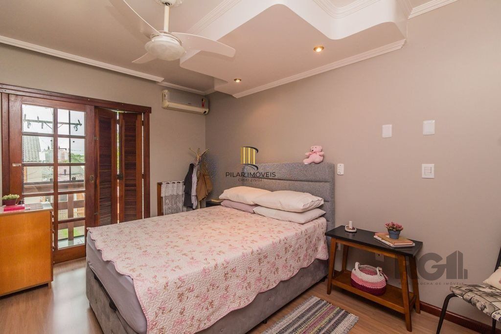 Casa de 4 dormitórios no bairro Sarandi