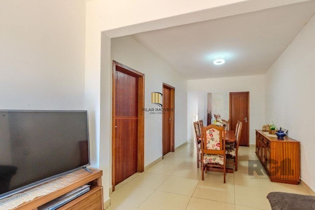 Casa de 3 dormitórios no bairro Rubem Berta