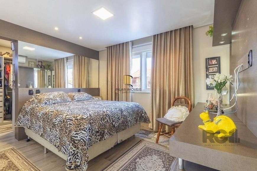 Casa 280m² - 3 dormitórios, 1 suíte, 2 vagas no bairro Jardim Itú