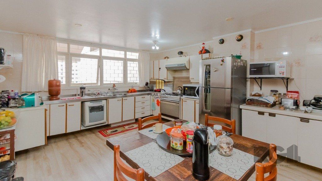 Casa 394m², 4 dormitórios, 4 vagas no bairro Cristo Redentor
