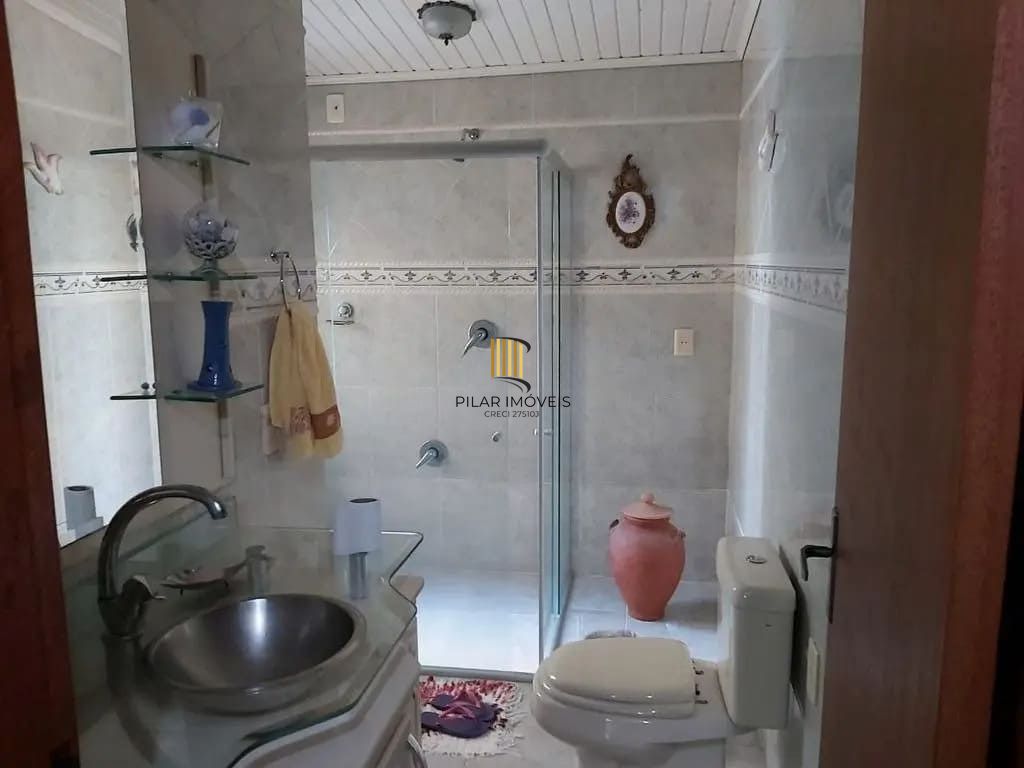 Casa com 4 dormitórios no bairro Passo da Areia