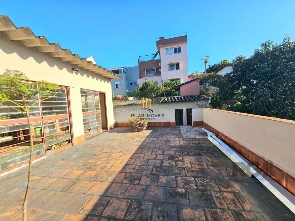 Casa 4 dormitórios no bairro Partenon