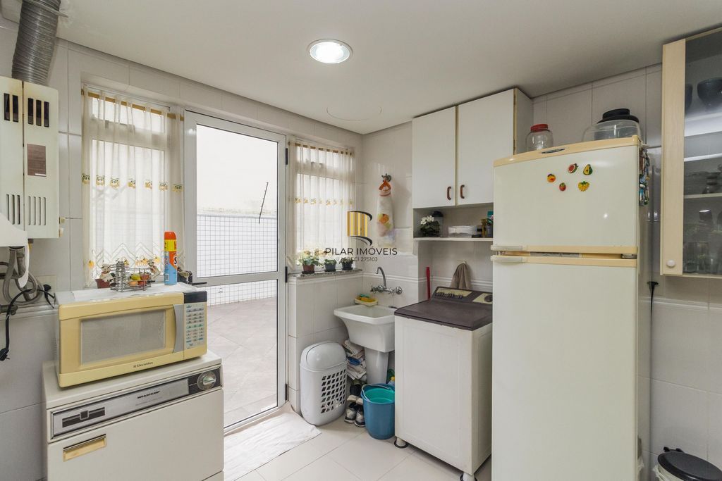 Apartamento de 3 dormitórios no bairro Jardim Itu Sabará - Porto Alegre