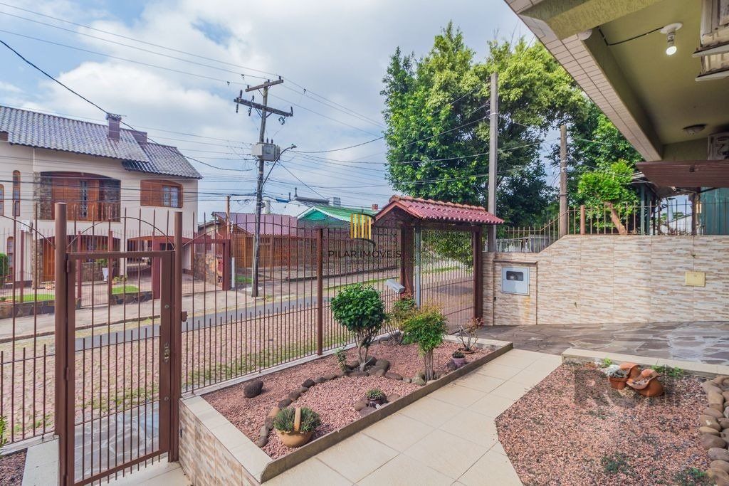 Casa de 4 dormitórios no bairro Sarandi