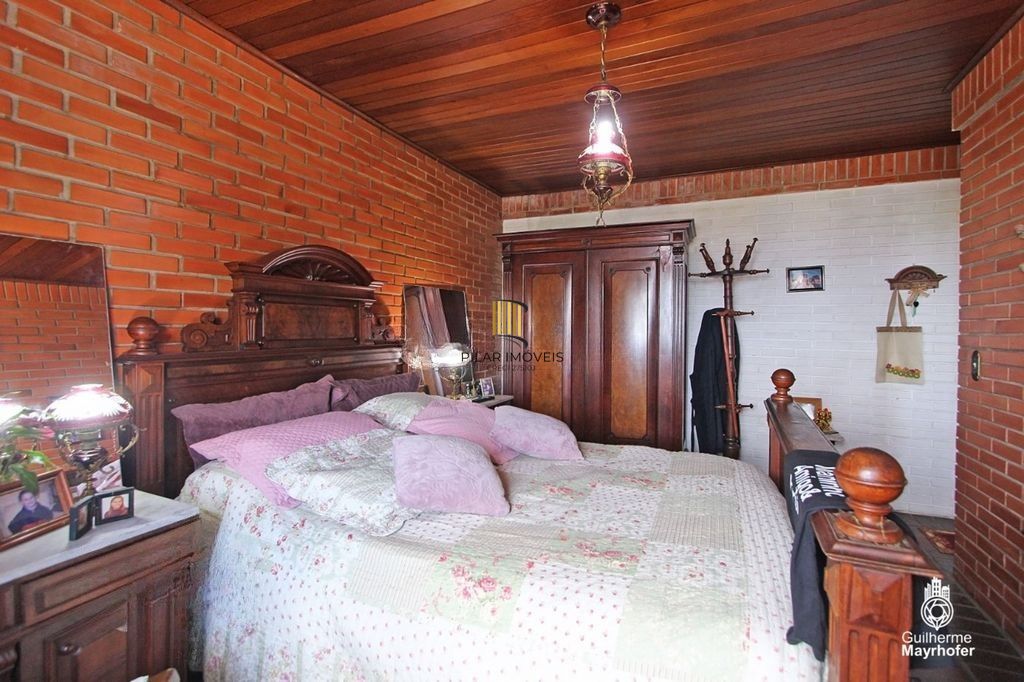 Casa para Venda -  3 dormitórios, sendo 1 suites, 2 vagas - São Caetano