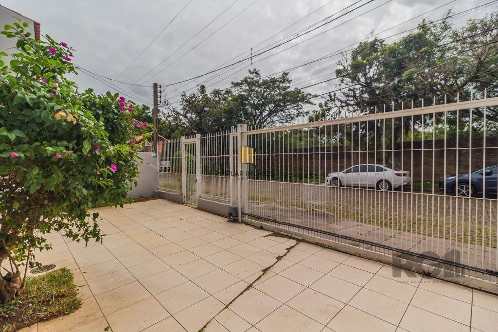 Casa com 3 dormitórios no bairro Nonoai