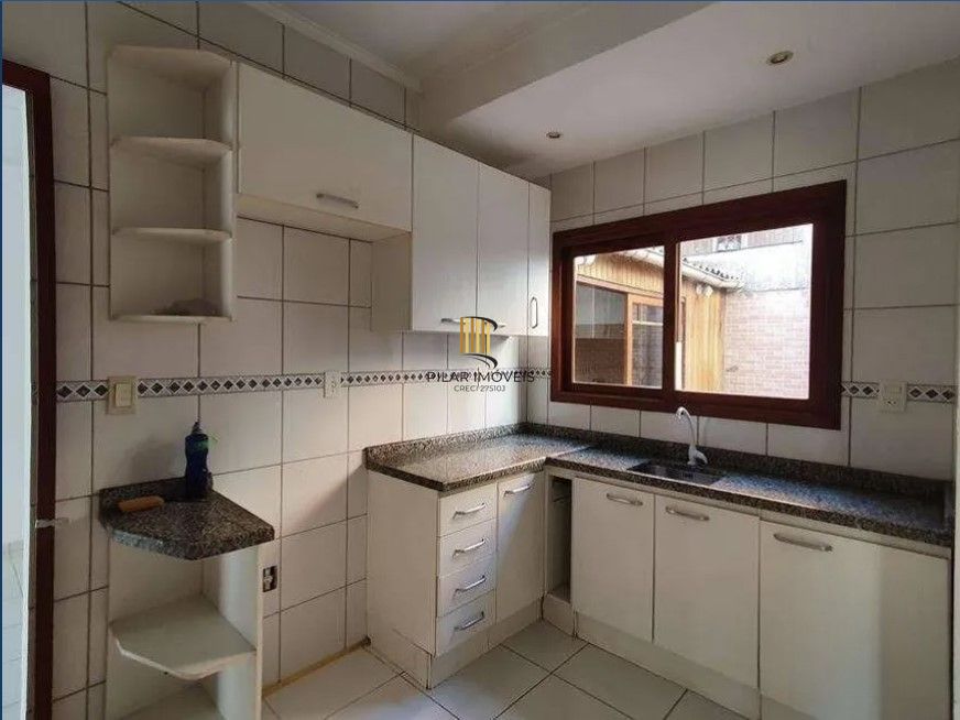 Casa 4 dormitórios no bairro Glória