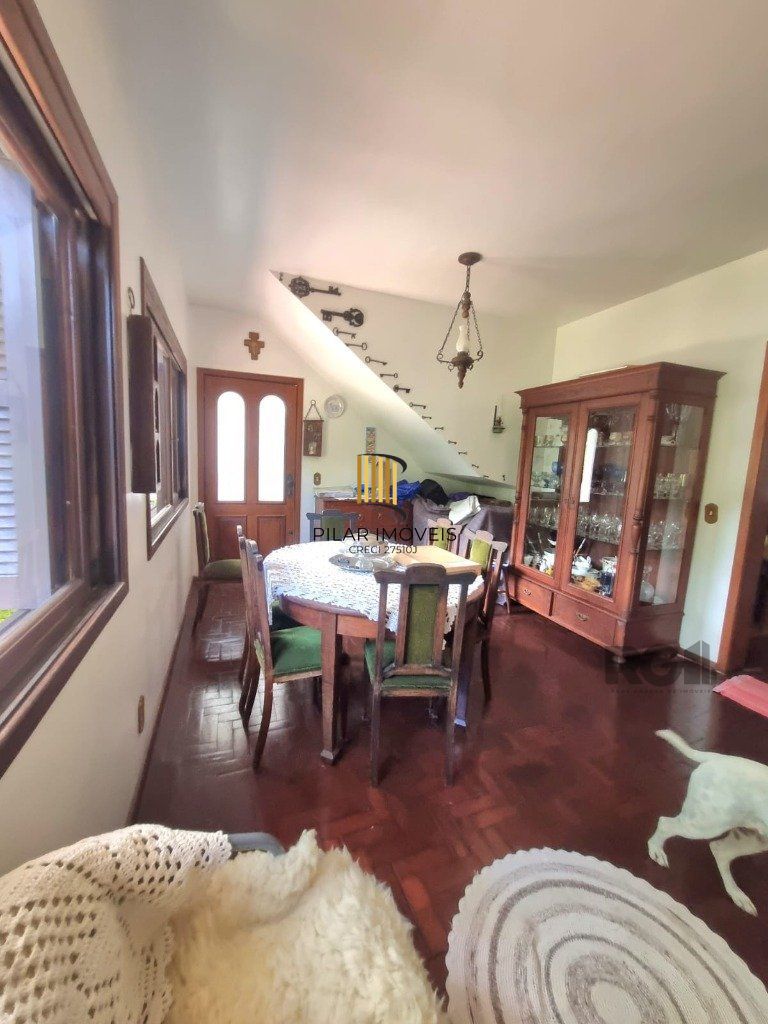 Casa 5 dormitórios no bairro Cavalhada