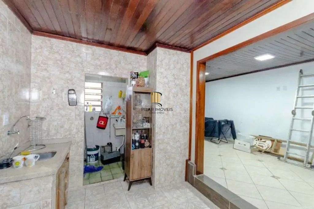 Casa à venda com 3 dormitórios, 1 suíte e espaço gourmet em terreno alto