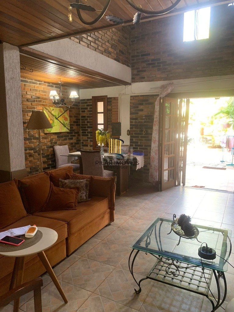 Casa 4 Dormitório(s) Bairro Nonoai