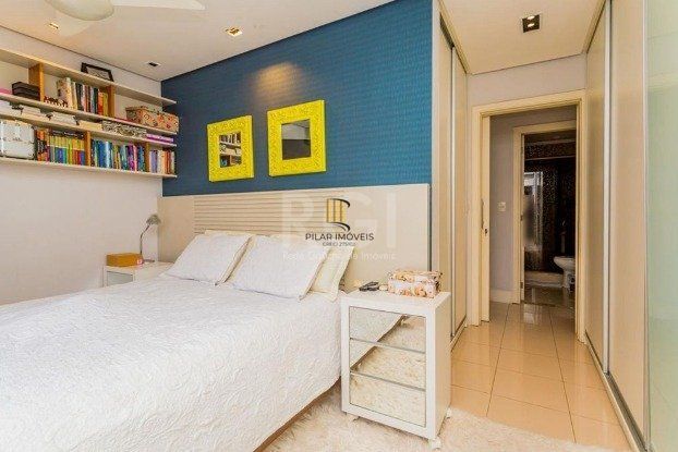 Excelente apartamento de 03 dormitórios com 4 vagas de garagem.