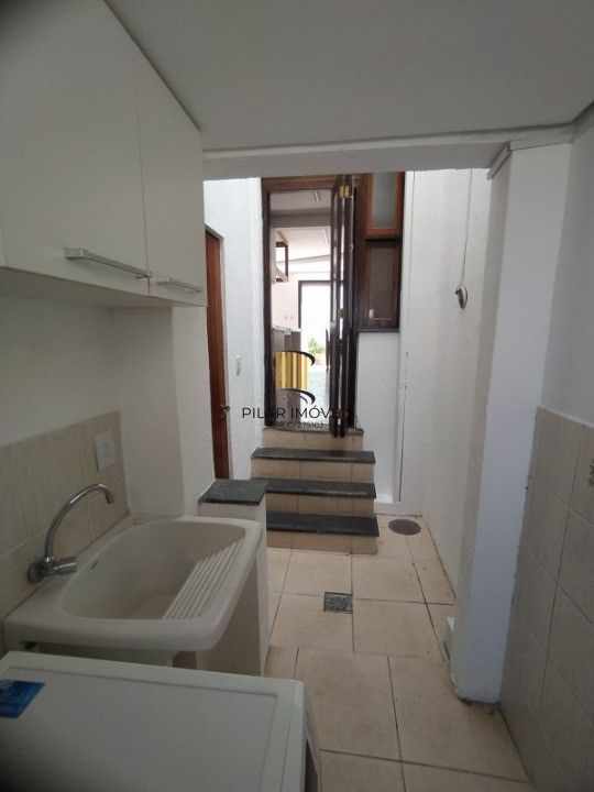 Casa de Condomínio 3 dormitórios no bairro Cristal
