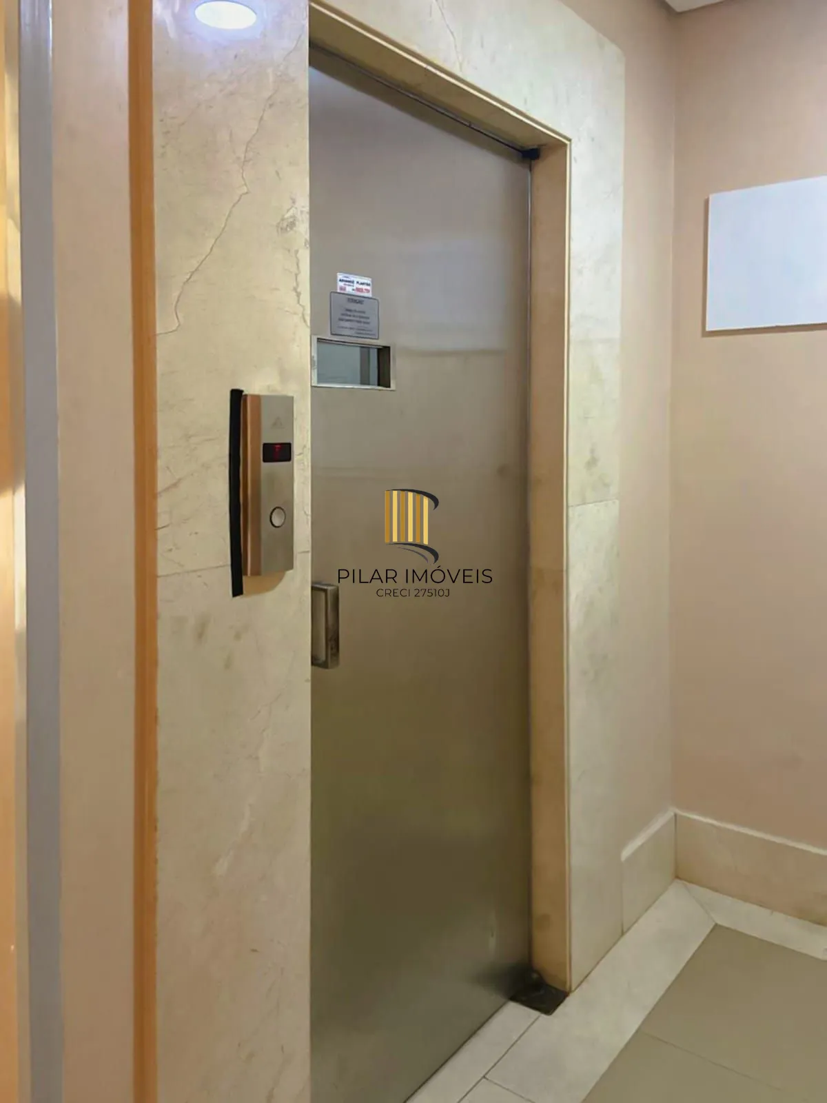 APTO DE 1 DORM, EM ANDAR ALTO, BEM ILUMINADO E AREJADO, COM BOX ROTATIVO. PROXIMO À TERCEIRA PERIMETRAL