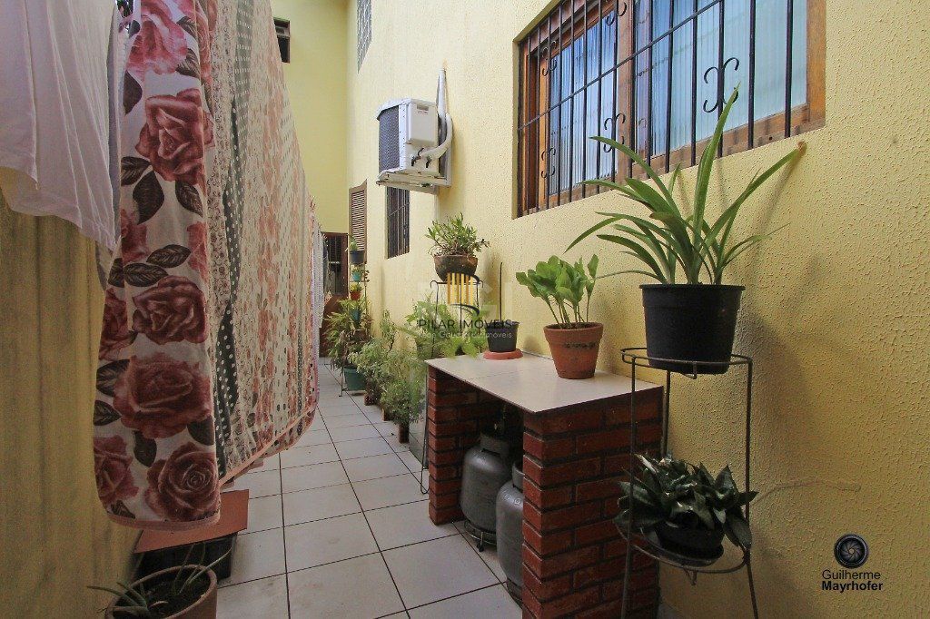 Casa para Venda - 165m², 3 dormitórios, sendo 1 suites, 2 vagas - Medianeira