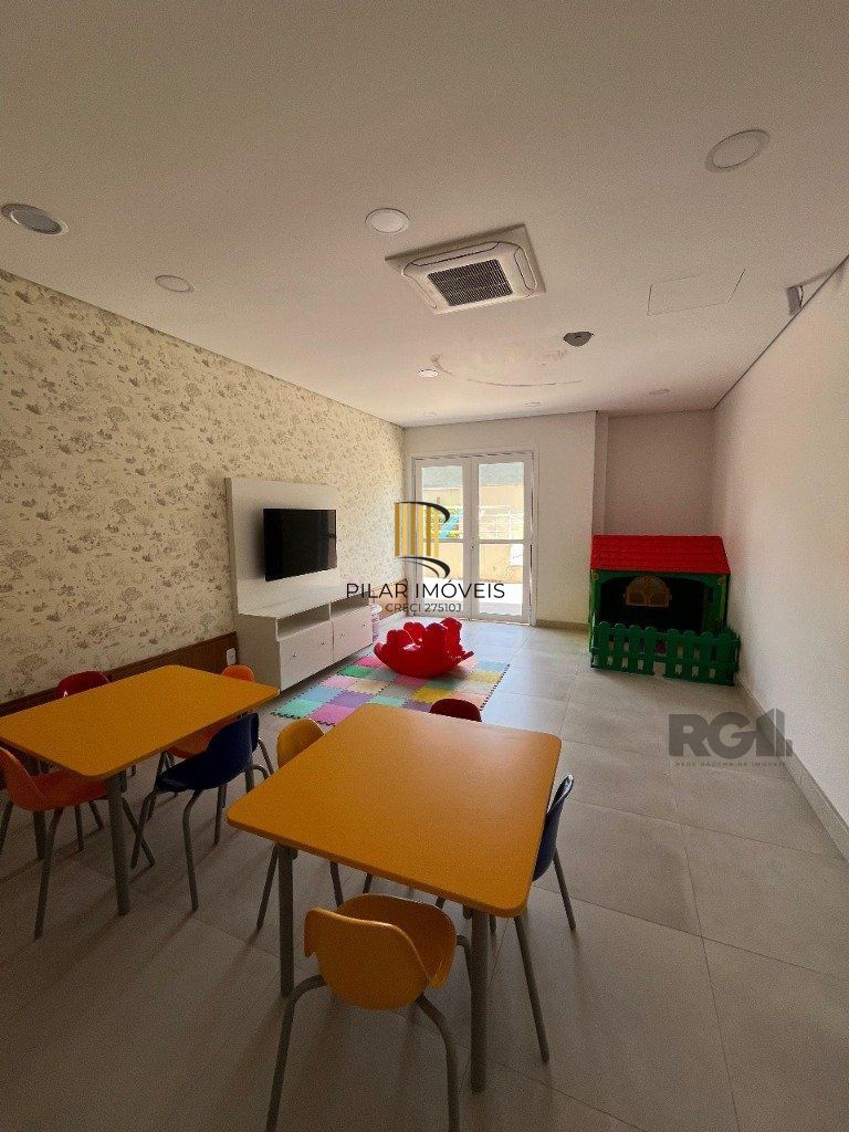 Apartamento NOVO de 104m² - 3 dormitórios, 1 suíte, churrasqueira e 2 vagas de garagem no bairro Petrópolis