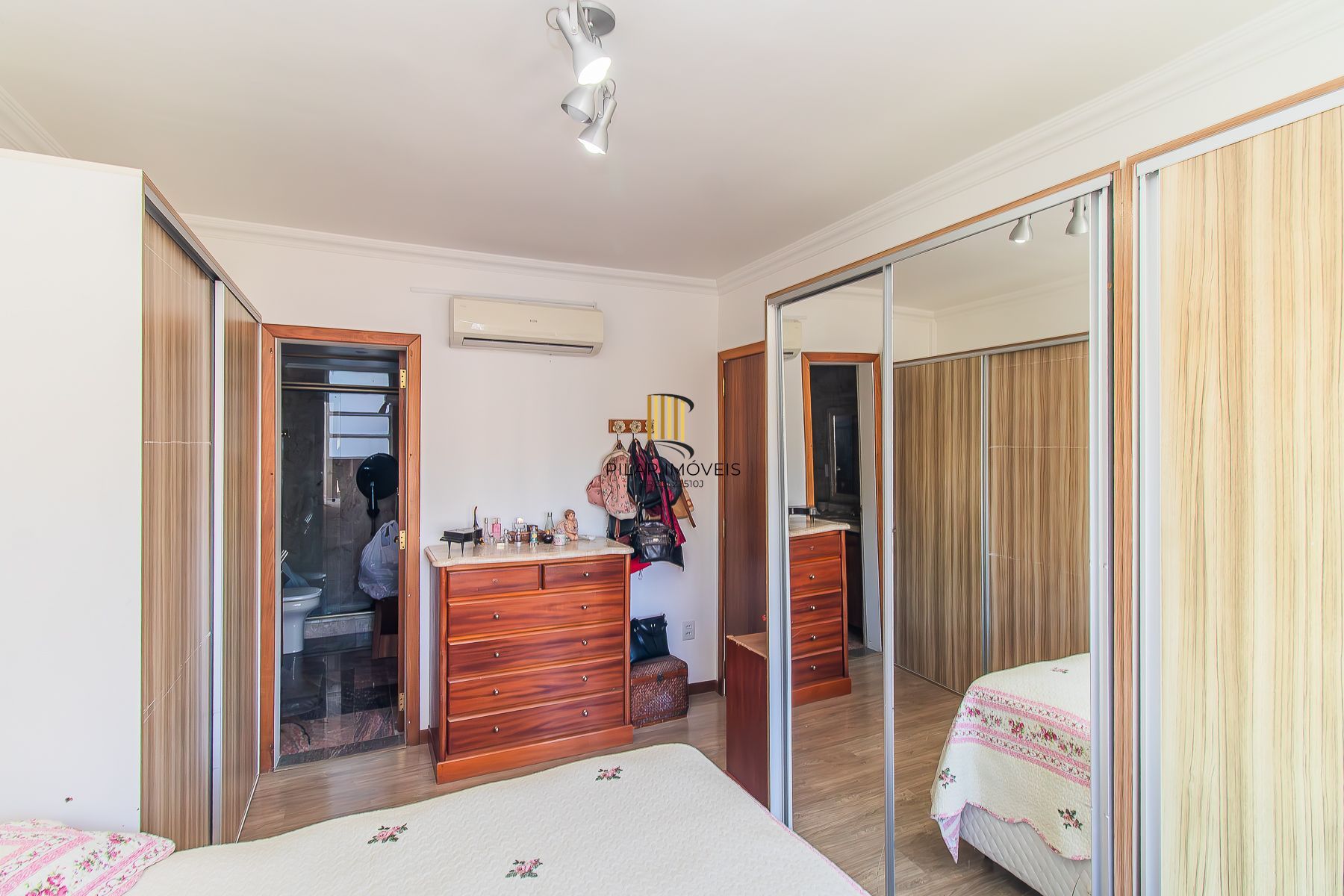 Apartamento para Venda - 103m², 3 dormitórios, sendo 1 suites, 1 vaga - Centro