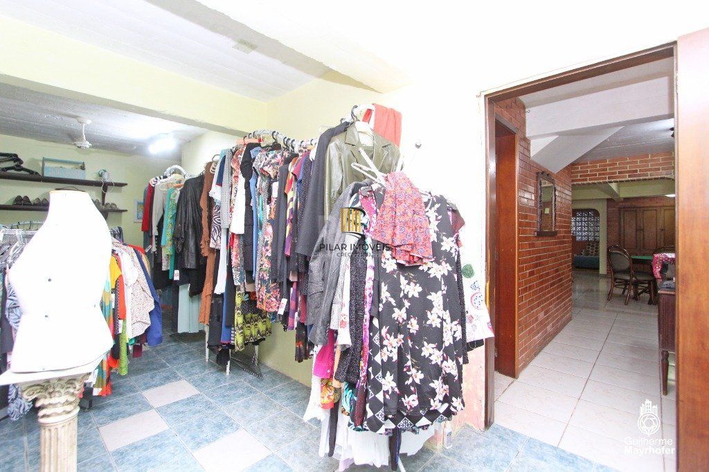 Casa para Venda - 500m², 5 dormitórios, sendo 2 suites, 5 vagas - Menino Deus
