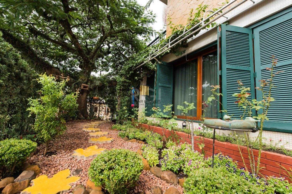 Casa para Venda - 317m², 5 dormitórios, sendo 1 suites, 2 vagas - Teresópolis