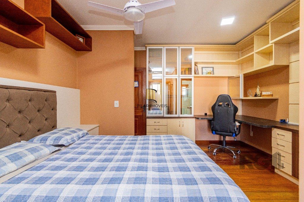 Casa de 4 dormitórios 304m² no bairro Jardim Lindóia