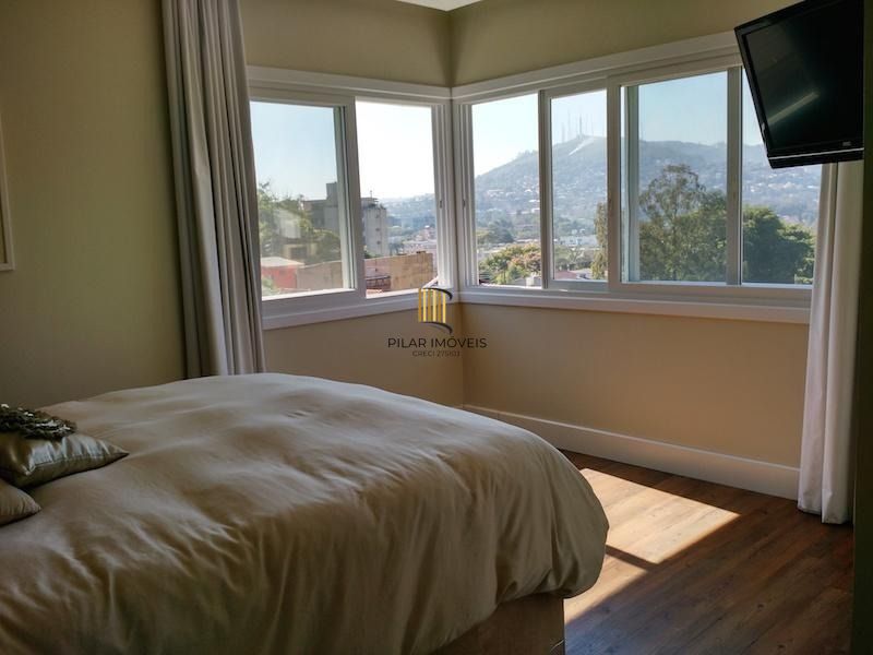 Casa para Venda - 217m², 3 dormitórios, sendo 1 suites, 5 vagas - Teresópolis