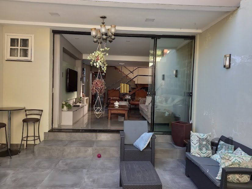 Casa 3 dormitórios no bairro Teresópolis